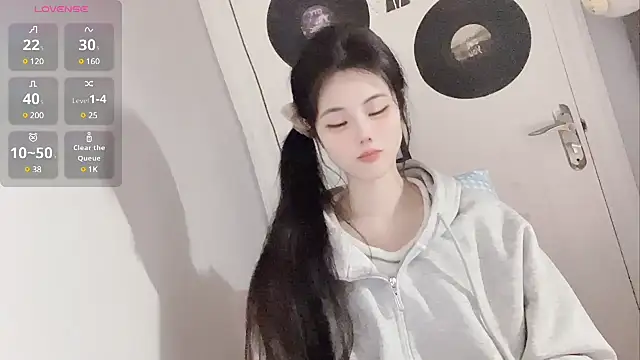 Qedgjwyz1 online show from 02/17/25, 01:53