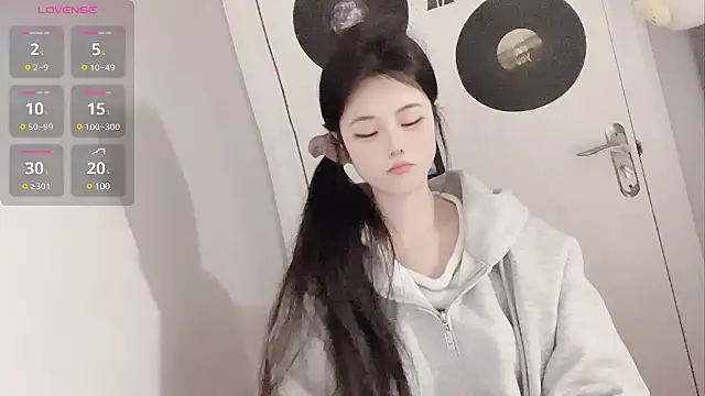 Qedgjwyz1 online show from 02/18/25, 12:04