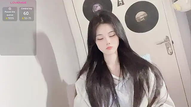 Qedgjwyz1 online show from 02/18/25, 12:49