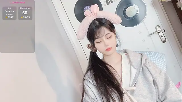 Qedgjwyz1 online show from 03/01/25, 10:42