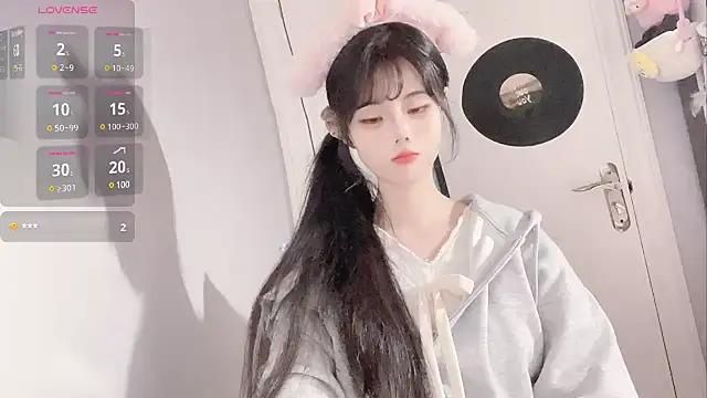 Qedgjwyz1 online show from 03/07/25, 12:04