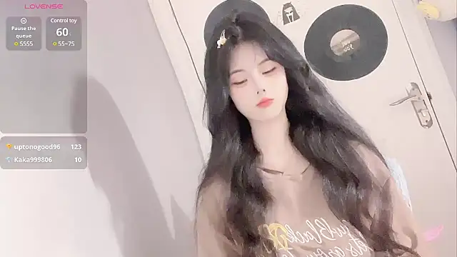 Qedgjwyz1 online show from 03/13/25, 10:26