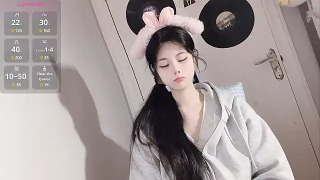 Qedgjwyz1 online show from 03/17/25, 12:30