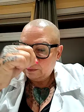 gepiercte nippel online show from 04/15/26, 10:10