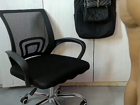 Destiny Desire online show from 10/25/25, 04:35