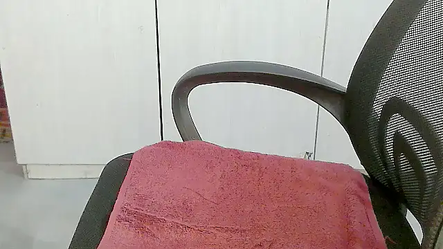 Destiny Desire online show from 04/17/26, 07:28