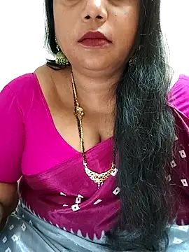 Snapshot of Swapna_143 chatting on 03/10/25, 03:45 Swapna 143 online show from 03/10/25, 03:45