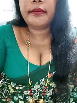 Snapshot of Swapna_143 chatting on 09/14/25, 04:39 Swapna 143 online show from 09/14/25, 04:39