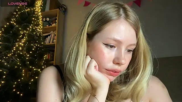 Snapshot of HoneyAudrey chatting on 12/19/24, 03:07 HoneyAudrey online show from 12/19/24, 03:07