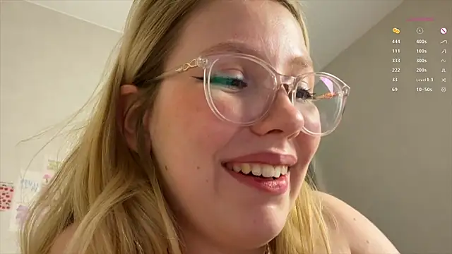 Snapshot of HoneyAudrey chatting on 01/13/25, 01:28 HoneyAudrey online show from 01/13/25, 01:28