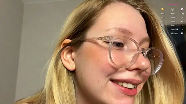 Snapshot of HoneyAudrey chatting on 01/18/25, 02:47 HoneyAudrey online show from 01/18/25, 02:47