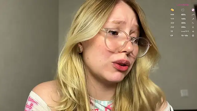 Snapshot of HoneyAudrey chatting on 01/29/25, 11:30 HoneyAudrey online show from 01/29/25, 11:30