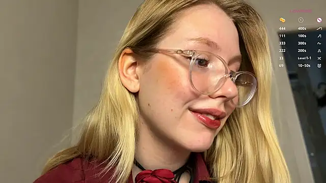 Snapshot of HoneyAudrey chatting on 02/11/25, 02:25 HoneyAudrey online show from 02/11/25, 02:25