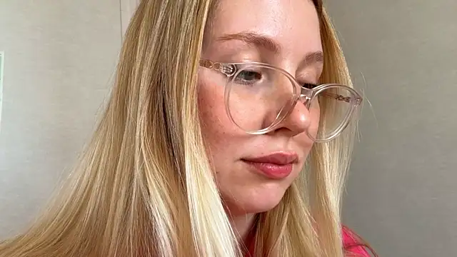 Snapshot of HoneyAudrey chatting on 09/09/25, 03:28 HoneyAudrey online show from 09/09/25, 03:28