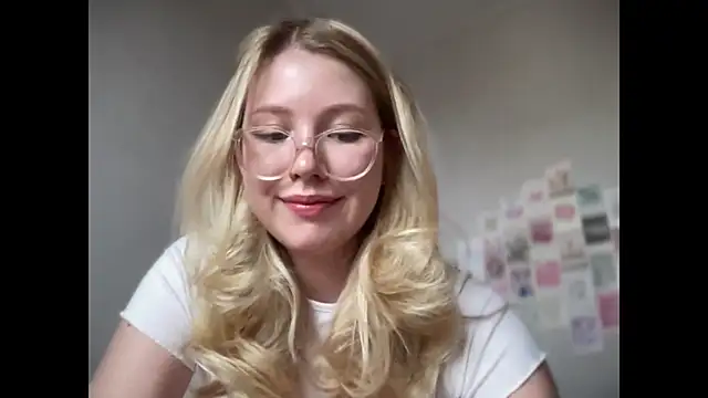 Snapshot of HoneyAudrey chatting on 09/29/25, 02:49 HoneyAudrey online show from 09/29/25, 02:49