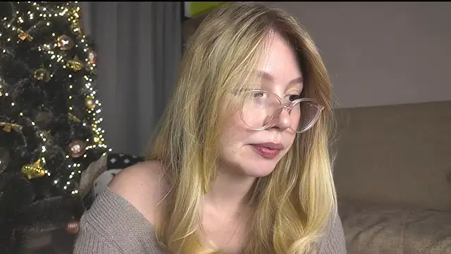 HoneyAudrey online show from 12/18/25, 01:33