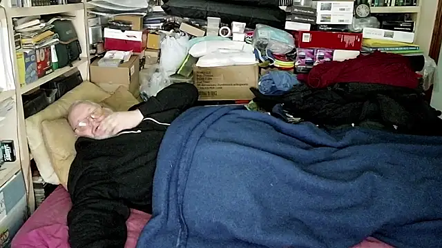 hadeszeuss2 online show from 12/18/24, 05:42