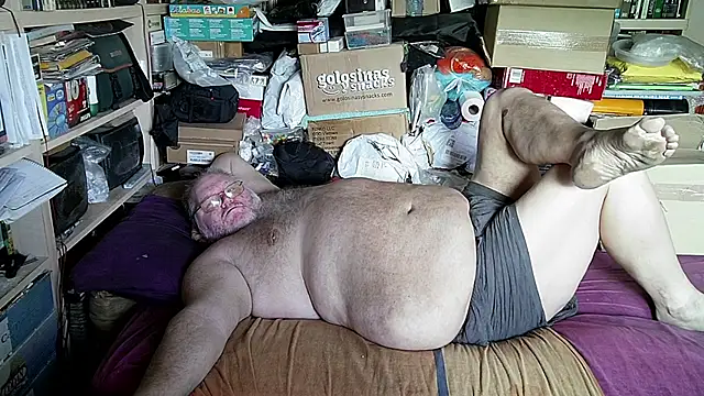 hadeszeuss2 online show from 10/22/25, 01:44