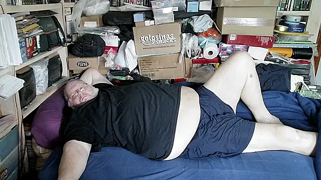 hadeszeuss2 online show from 04/12/26, 01:38