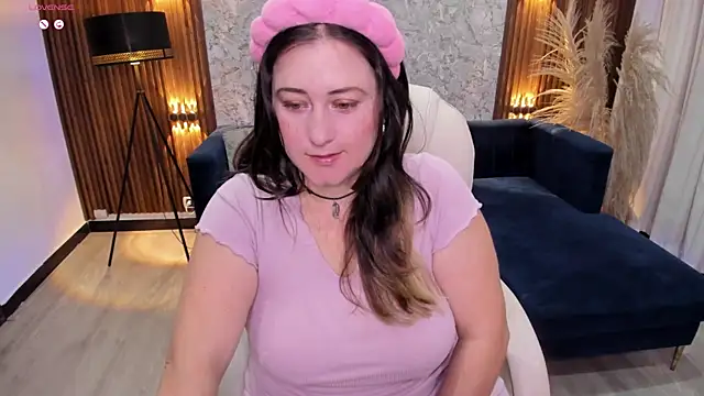 lenah smith online show from 09/17/25, 11:34