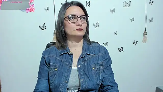 Amie Adams82  online show from 10/20/25, 02:50