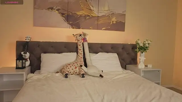 Ariella Sol online show from 11/09/25, 01:15