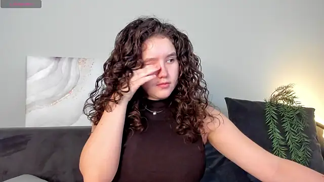 Snapshot of Ariella_Sol chatting on 04/24/26, 01:08 Ariella Sol online show from 04/24/26, 01:08