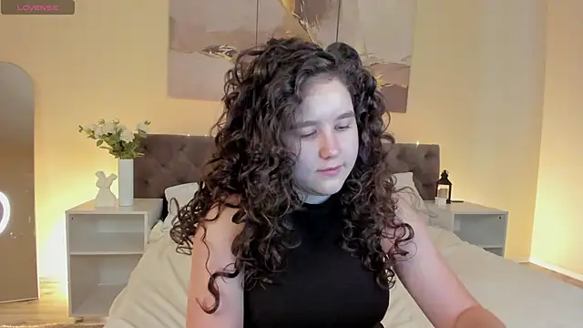 Snapshot of Ariella_Sol chatting on 05/06/26, 01:03 Ariella Sol online show from 05/06/26, 01:03