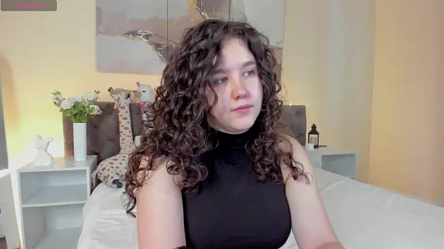 Snapshot of Ariella_Sol chatting on 05/13/26, 01:03 Ariella Sol online show from 05/13/26, 01:03