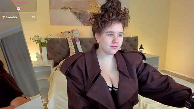 Snapshot of Ariella_Sol chatting on 05/19/26, 01:11 Ariella Sol online show from 05/19/26, 01:11