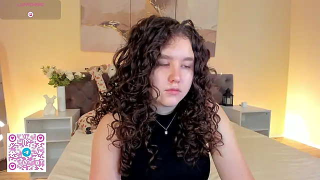 Snapshot of Ariella_Sol chatting on 06/06/26, 01:11 Ariella Sol online show from 06/06/26, 01:11