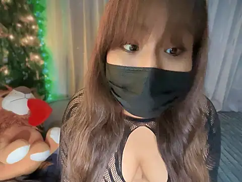 Snapshot of LunaXoxo chatting on 12/10/24, 12:50 LunaXoxo online show from 12/10/24, 12:50