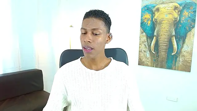 maiki18  online show from 11/28/25, 08:55