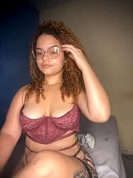Lolacavalona online show from 10/25/25, 07:49