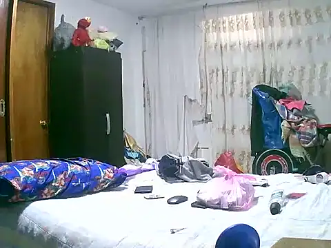 Snapshot of jperezofficial1 chatting on 09/09/25, 04:56 jperezofficial1 online show from 09/09/25, 04:56