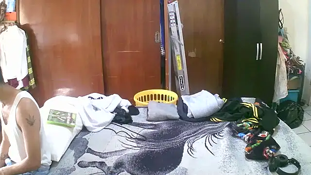 Snapshot of jperezofficial1 chatting on 09/29/25, 04:34 jperezofficial1 online show from 09/29/25, 04:34