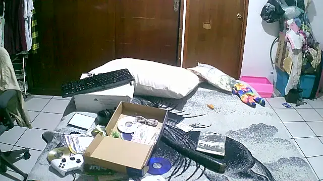 Snapshot of jperezofficial1 chatting on 10/05/25, 04:11 jperezofficial1 online show from 10/05/25, 04:11