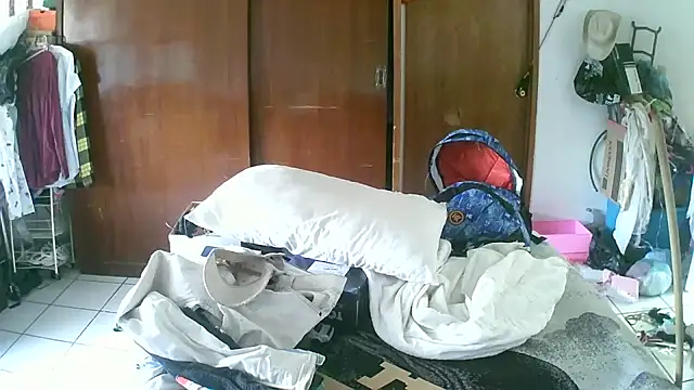 Snapshot of jperezofficial1 chatting on 10/06/25, 03:53 jperezofficial1 online show from 10/06/25, 03:53