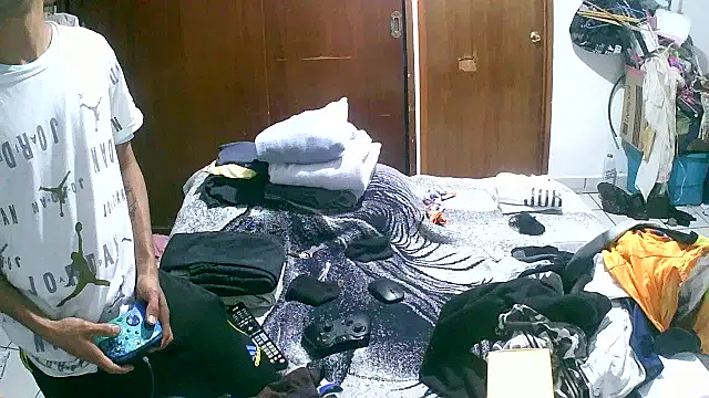 Snapshot of jperezofficial1 chatting on 10/08/25, 05:05 jperezofficial1 online show from 10/08/25, 05:05