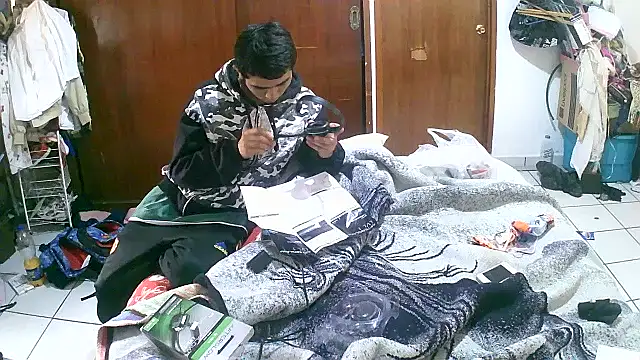 Snapshot of jperezofficial1 chatting on 10/08/25, 05:10 jperezofficial1 online show from 10/08/25, 05:10