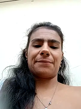 Snapshot of Leslly_ chatting on 12/21/24, 04:03 Leslly online show from 12/21/24, 04:03
