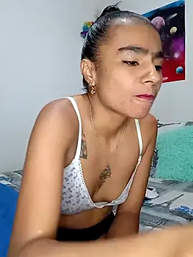 Snapshot of Leslly_ chatting on 12/31/24, 10:48 Leslly online show from 12/31/24, 10:48