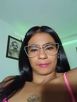 Snapshot of Leslly_ chatting on 06/18/26, 11:14 Leslly online show from 06/18/26, 11:14