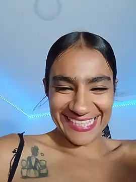 Snapshot of Leslly_ chatting on 07/16/26, 04:35 Leslly online show from 07/16/26, 04:35