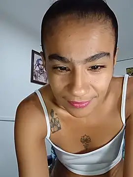 Snapshot of Leslly_ chatting on 07/19/26, 10:57 Leslly online show from 07/19/26, 10:57