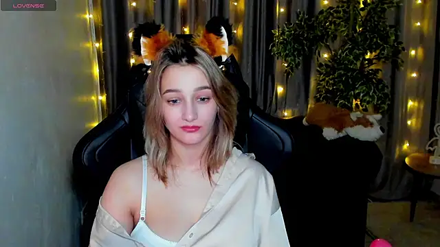 Snapshot of Sinty_Noria chatting on 02/13/25, 04:11 Sinty Noria online show from 02/13/25, 04:11
