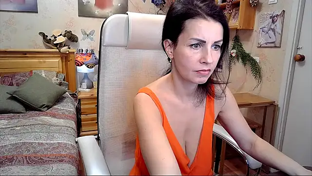 Snapshot of Kendra_Mom chatting on 02/22/25, 05:46 Kendra Mom online show from 02/22/25, 05:46