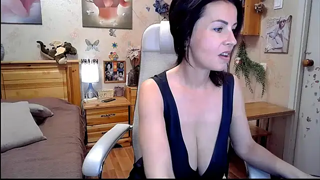 Kendra Mom online show from 06/30/26, 06:47