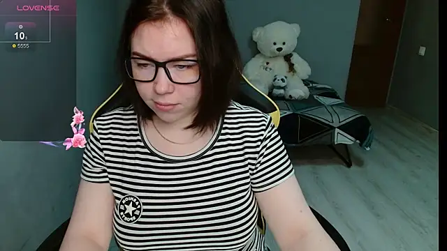 Emily Amorre online show from 10/06/25, 01:14