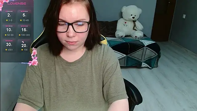 Emily Amorre online show from 11/04/25, 05:01